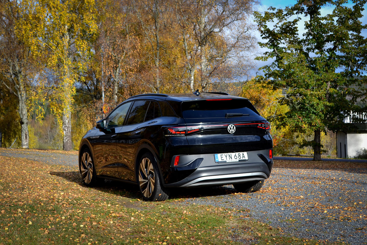 ”Det var min fru som fick välja färgen på bilen. Hon har alltid sagt att vi ska ha en svart bil. Vi tittade även på en ljusgrå färg som var häftig men vi valde svart. Det blev så snyggt också med svart GTX märke bak, det syns nästan inte”, säger Kenneth Axelstén.