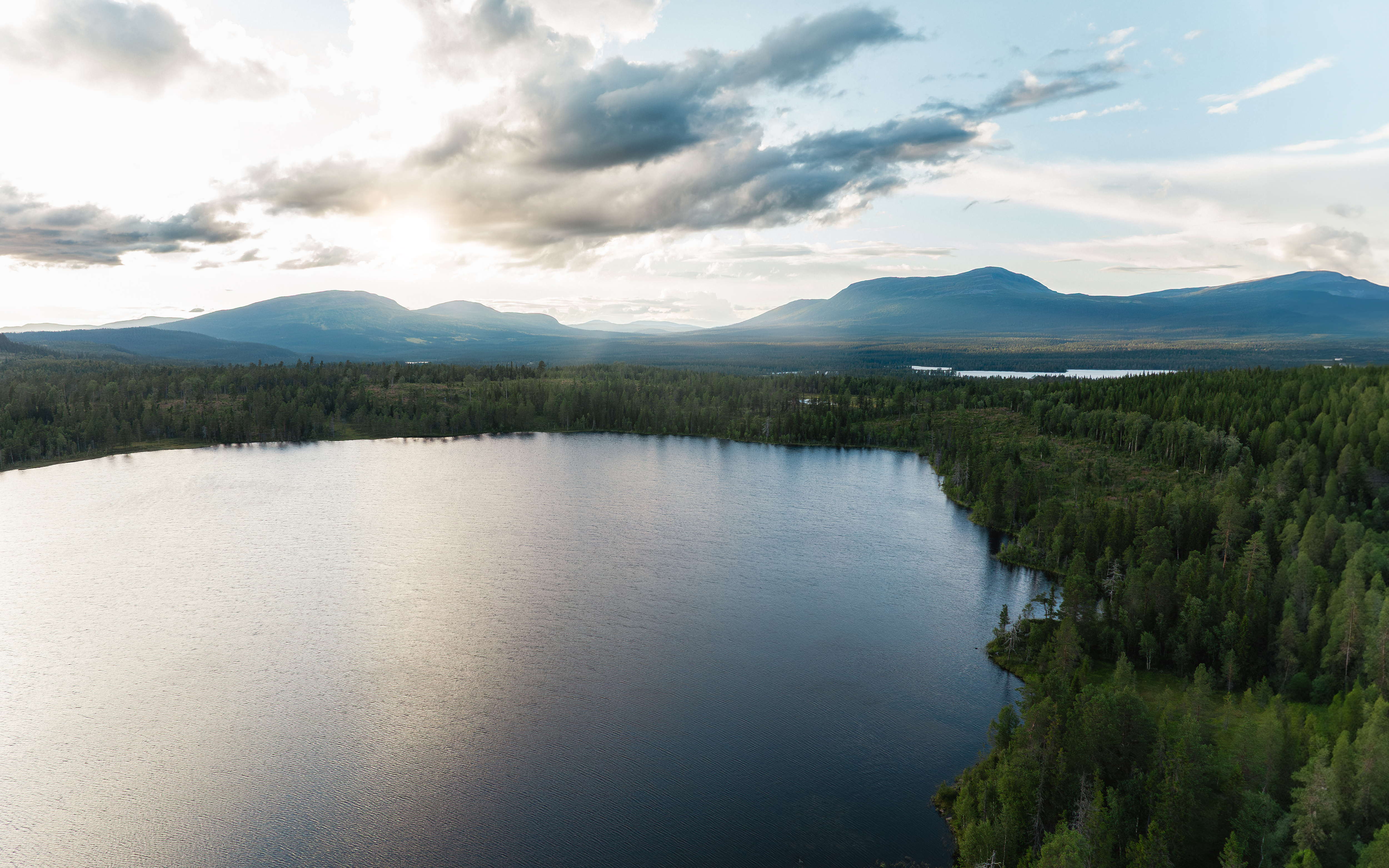 Fantastiska vyer vid sjöarna och tjärnarna vid Fågelberget.